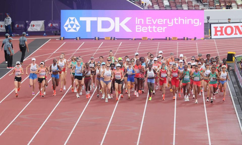 　女子マラソン決勝でスタートする選手＝９月１４日