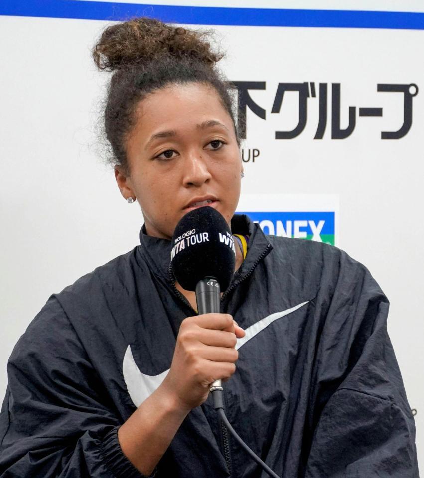 　シングルスで準々決勝進出を決め、記者会見する大坂なおみ