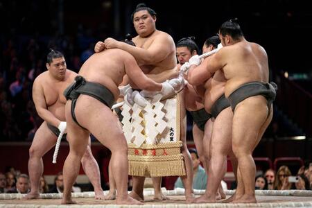 　大相撲ロンドン公演に臨む横綱大の里＝15日（ゲッティ＝共同）