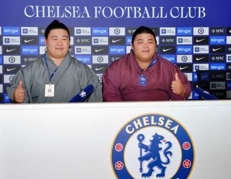 伯桜鵬ら「本物」に歓喜　チェルシー本拠地を見学