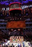 ロイヤル・アルバート・ホールで開幕した大相撲ロンドン公演で行われた幕内土俵入り＝15日（共同）