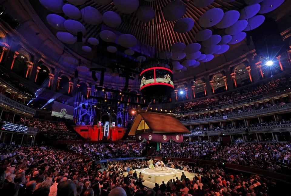 　ロイヤル・アルバート・ホールで開幕した大相撲ロンドン公演＝15日（共同）