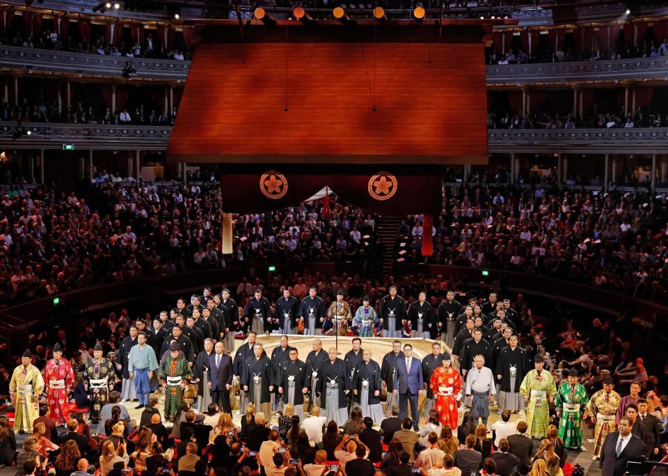　34年ぶりとなる大相撲ロンドン公演が開幕したロイヤル・アルバート・ホールの館内＝15日（共同）