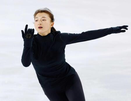 坂本花織「状態いい」 軽快な動きで2連続3回転ジャンプ披露 17歳・中井亜美はGPデビュー戦へ