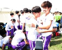 　１０位で予選通過し、喜び合う立教大の選手ら（撮影・西岡正）