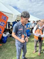　予選会後、取材に応じる法大・坪田監督