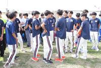 　予選会で１１位となり、肩を落とす法大の選手ら（撮影・西岡正）