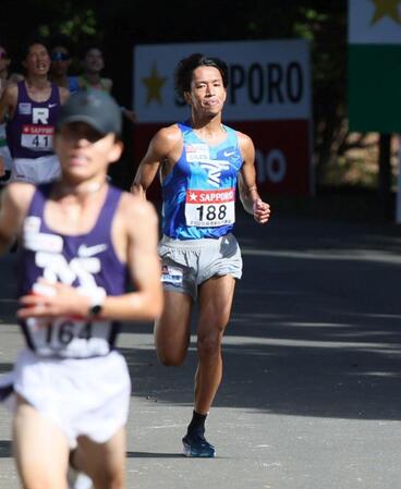 　ゴールする東海大・ロホマン（撮影・石井剣太郎）