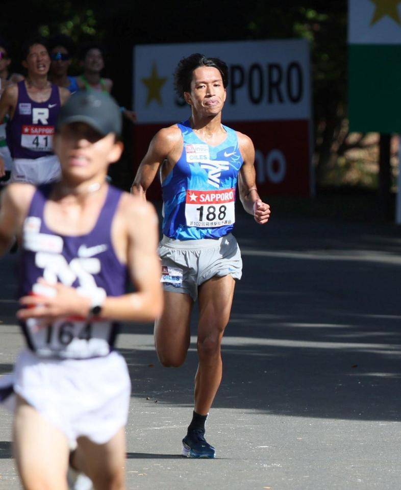 　ゴールする東海大・ロホマン（撮影・石井剣太郎）
