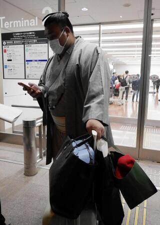 　大相撲ロンドン公演から帰国した霧島