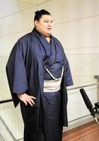 　大相撲ロンドン公演から帰国し、取材に応じる大の里