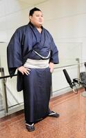 　大相撲ロンドン公演から帰国し、取材に応じる大の里