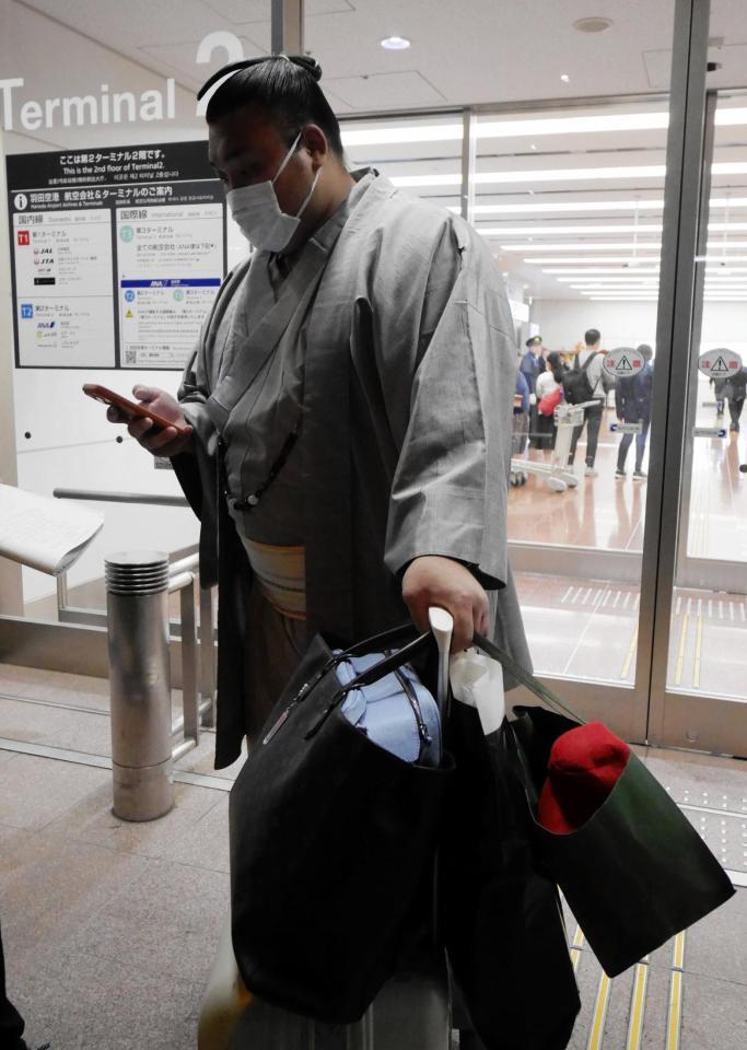 　大相撲ロンドン公演から帰国した霧島