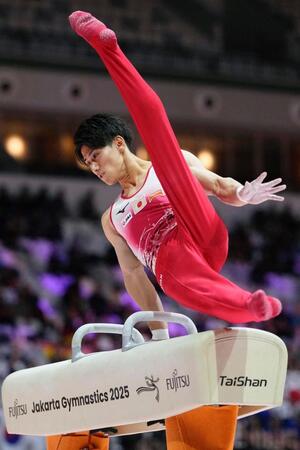 　男子個人総合決勝の橋本大輝のあん馬（共同）