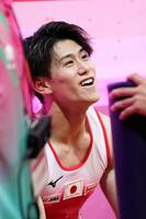 　男子個人総合決勝であん馬の演技を終え笑顔の橋本大輝（共同）