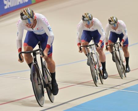 　男子チームスプリント１回戦の日本＝サンティアゴ（共同）