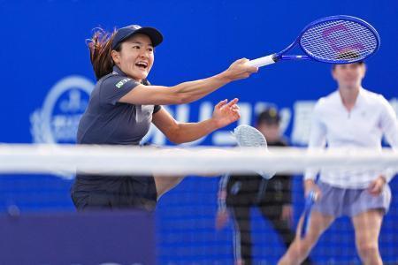 ダブルス青山・ブクサが準決勝へ　東レ女子テニス第４日