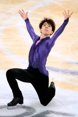 　男子ＳＰ　演技する佐藤駿＝重慶（共同）