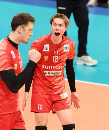 キャプテンの高橋藍　逆転負けにも前向く「成長できる部分も感じることができた」　昨季王者のサントリーが黒星発進「明日勝つことが大切」