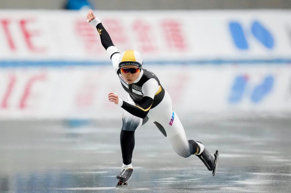 　女子５００メートルで滑走する高木美帆