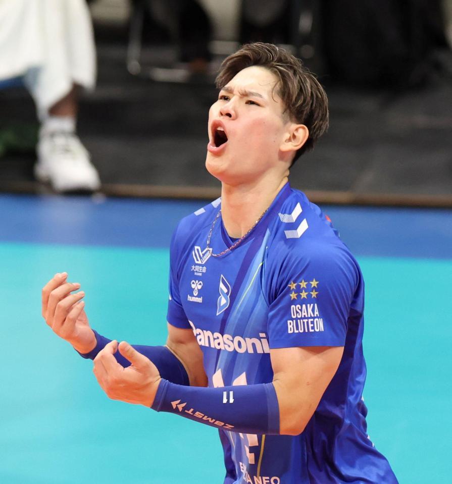 　第３セット、感情を表に出す大阪Ｂ・西田有志（撮影・中田匡峻）