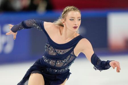 　女子フリー　演技するアンバー・グレン＝重慶（共同）