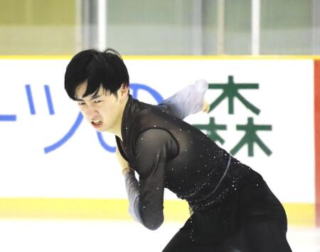 　ＳＰの演技をする壷井達也（撮影・中野裕美子）