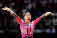 　女子種目別床運動決勝の演技を終えた杉原愛子（共同）