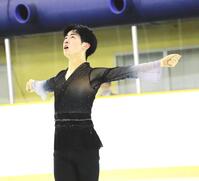 　ＳＰの演技をする壷井達也（撮影・中野裕美子）