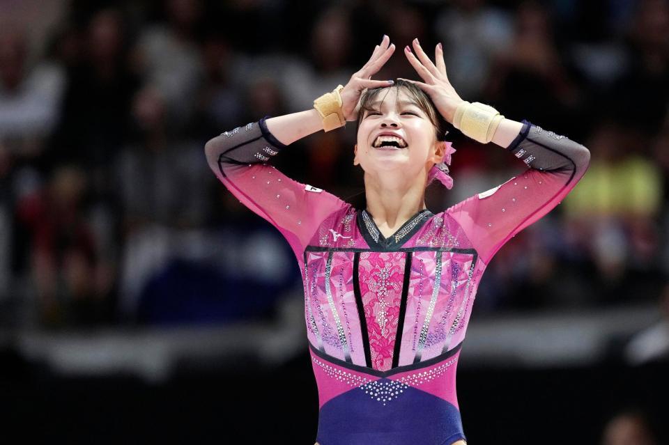 　世界選手権女子種目別の床運動で優勝した杉原愛子（共同）