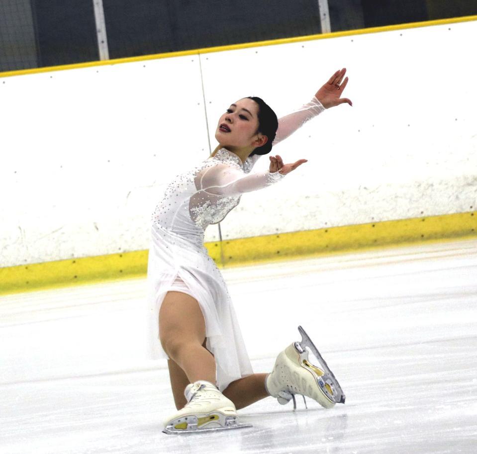 　ＳＰの演技をする三宅咲綺（撮影・中野裕美子）