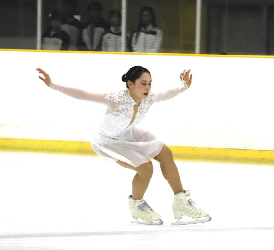 　ＳＰの演技をする三宅咲綺（撮影・中野裕美子）