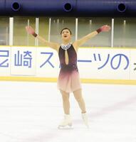 　フリーの演技を終えあいさつする坂本花織（撮影・中野裕美子）