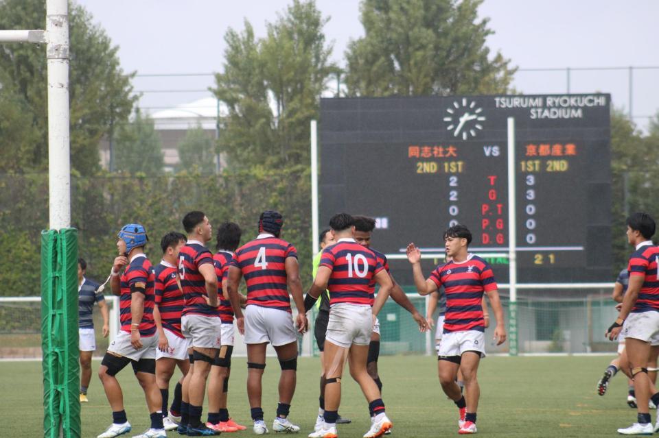 　前半、声を掛け合う京産大のメンバー