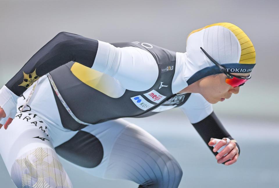 　女子１５００メートル　スタートで構える高木美帆