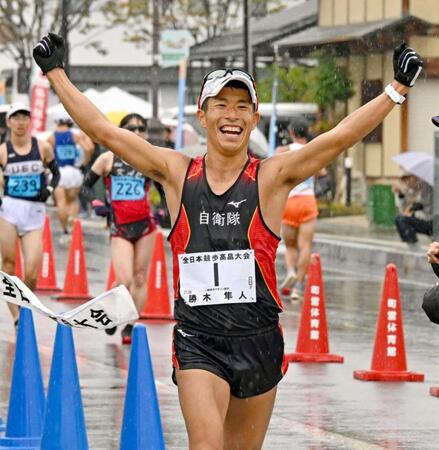 競歩世界選手権銅メダル・勝木隼人が圧勝　納得３時間切りに笑み「いいレースができた」　アジア大会代表入りへ一歩前進