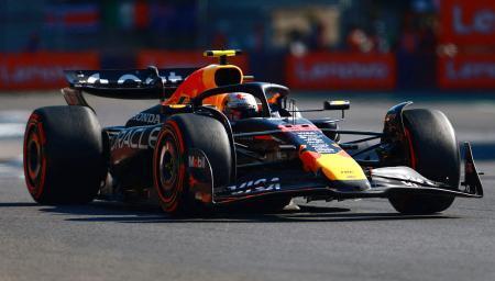 　Ｆ１メキシコシティーＧＰで走行するレッドブルの角田裕毅＝メキシコ市（ロイター＝共同）