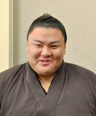 改名の義ノ富士が意気込み　「番付とともに育てる」