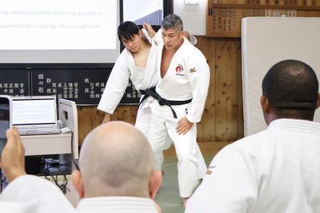 井上康生氏「母国で貢献を」　柔道、海外指導者に内股伝授