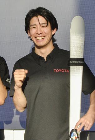 　笑顔を見せる男子モーグルの堀島行真＝３０日、東京都江東区