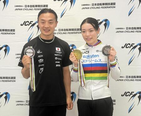 　都内で取材に応じた佐藤水菜（右）、窪木一茂