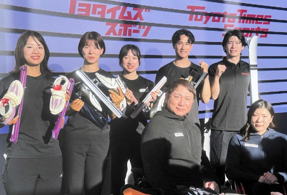 　五輪、パラリンピックに向けて意気込みを語った堀島行真（後列右から２人目）らトヨタ自動車所属選手