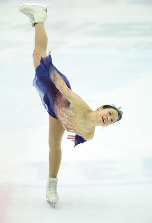 　華麗な演技を見せる三原舞依（撮影・坂部計介）