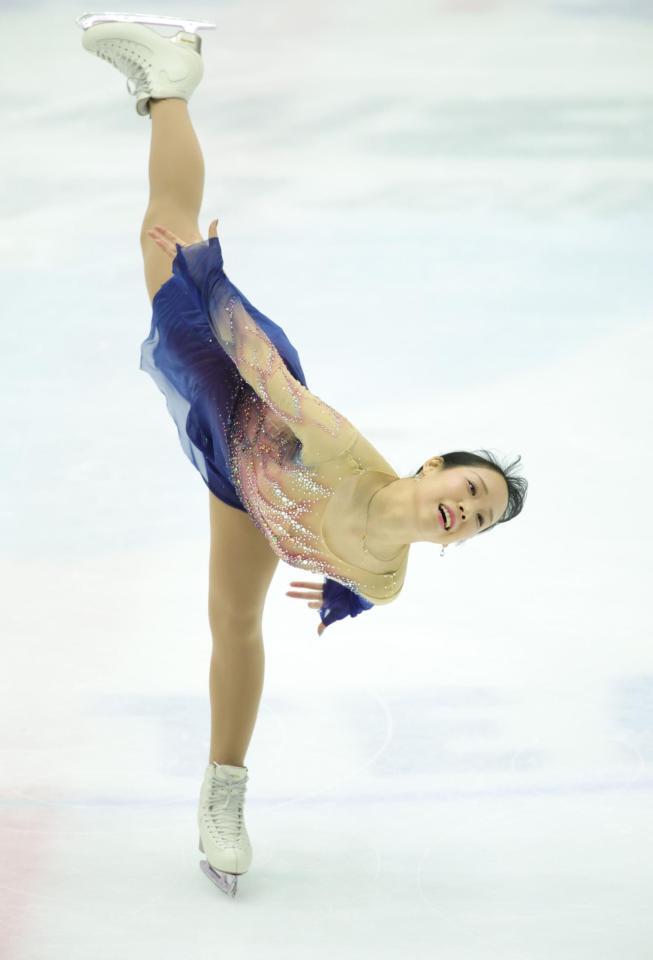 　華麗な演技を見せる三原舞依（撮影・坂部計介）