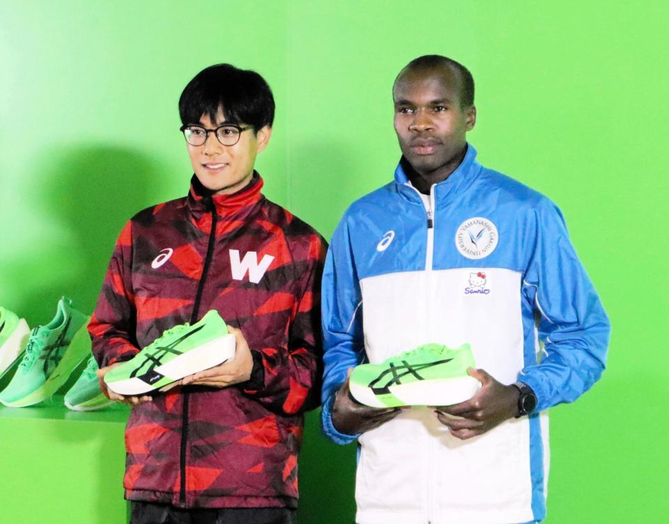 　工藤慎作（左）