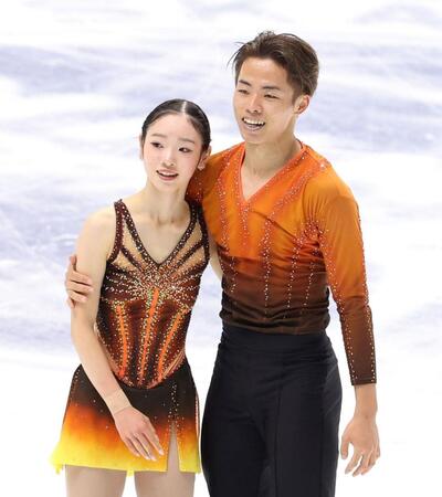 　演技を終え、安堵（あんど）の表情を見せる長岡柚奈（左）と森口澄士（撮影・中田匡峻）