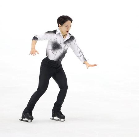 　ＳＰで演技を披露する鍵山優真（撮影・中田匡峻）