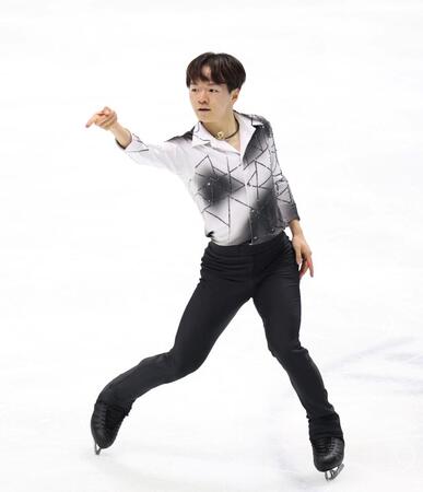 　ＳＰで演技を披露する鍵山優真（撮影・中田匡峻）