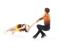 　演技を披露する長岡柚奈（左）と森口澄士（撮影・中田匡峻）