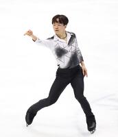 　ＳＰで演技を披露する鍵山優真（撮影・中田匡峻）